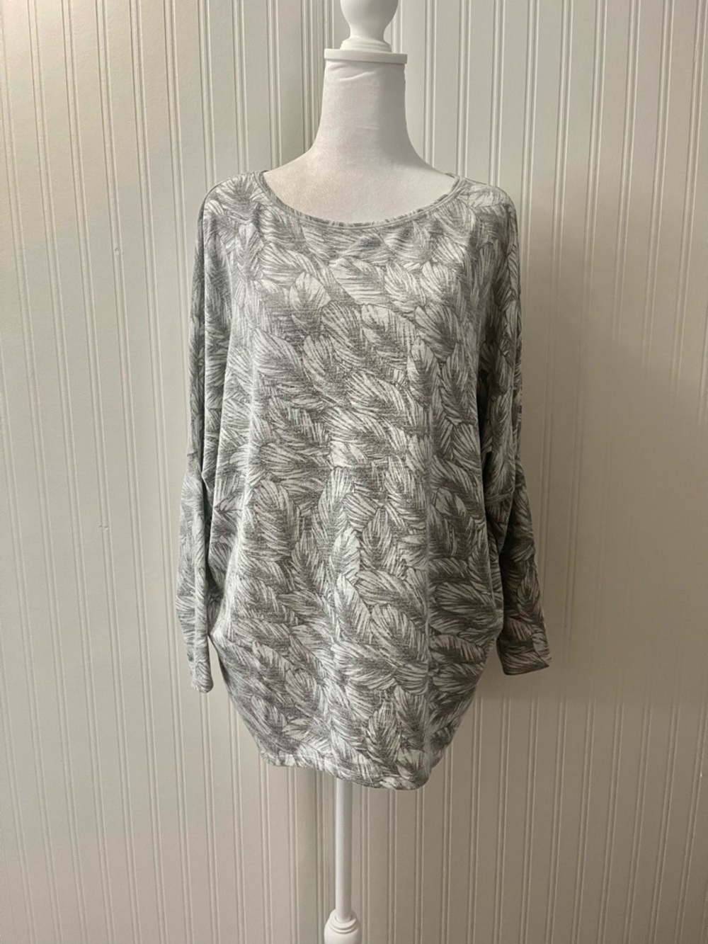 White House Black Market Feather-Print Pullover Tunic